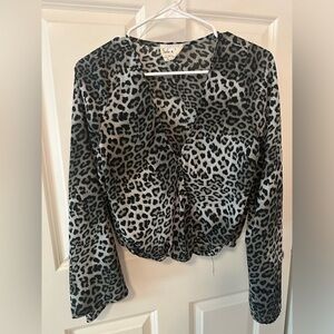 Sadie & Sage Gray Scale Cheetah Print Blouse - Small